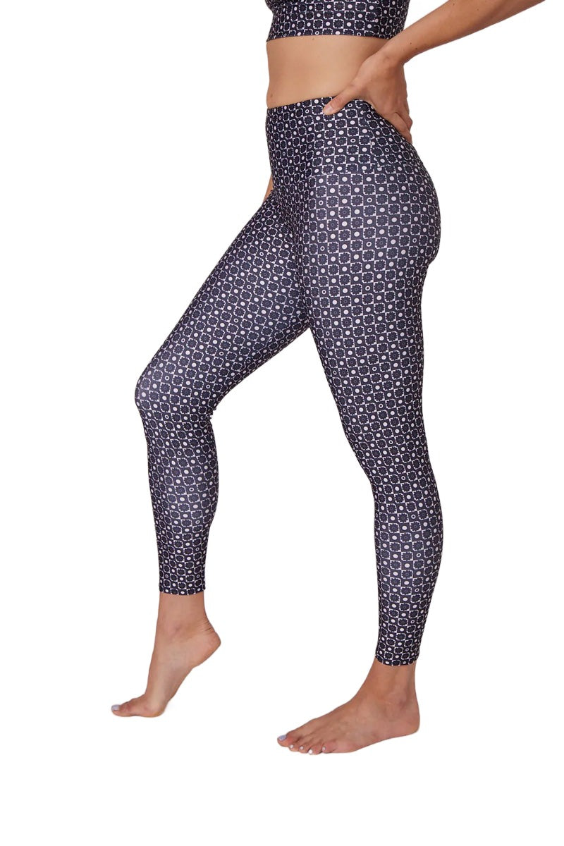Onzie Flow Highrise Basic Midi 2029 and Plus - Farrah - Side View