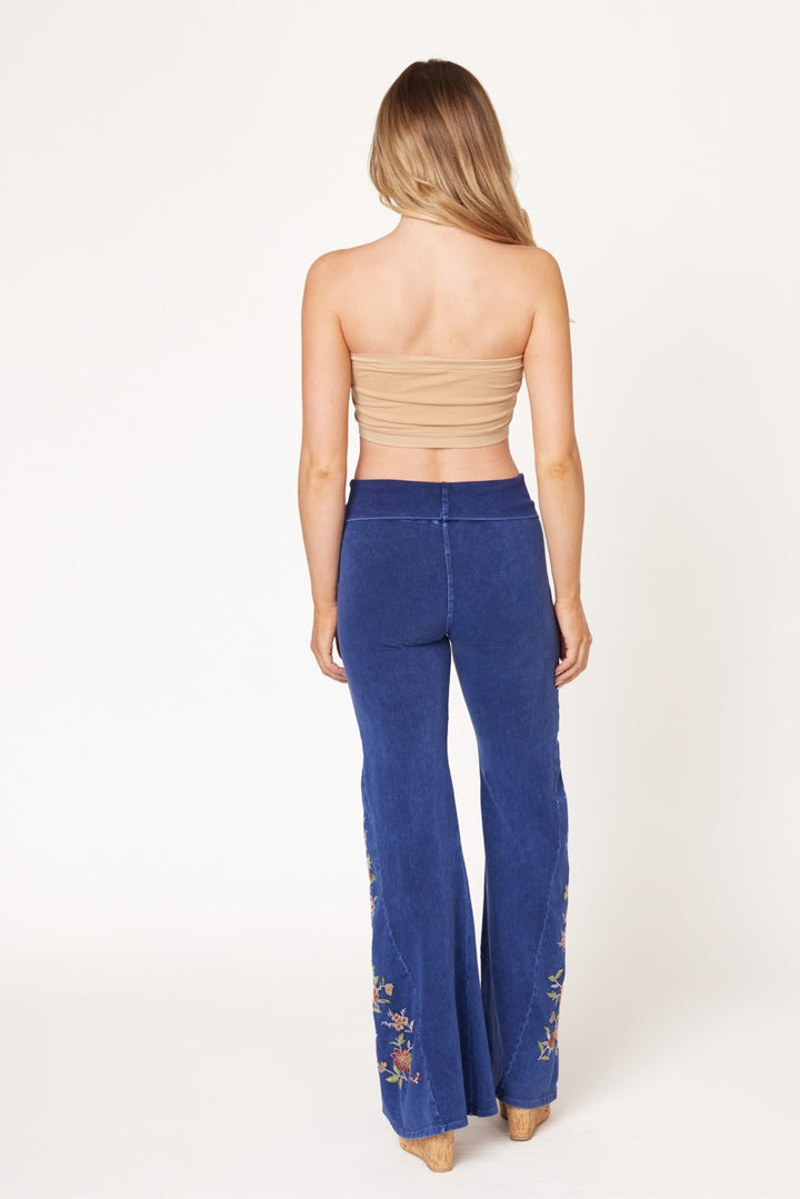 T-Party Mineral Washed Rust Flower Embroidery Yoga Pant CJ75316