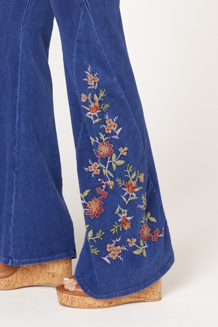 T-Party Mineral Washed Rust Flower Embroidery Yoga Pant CJ75316