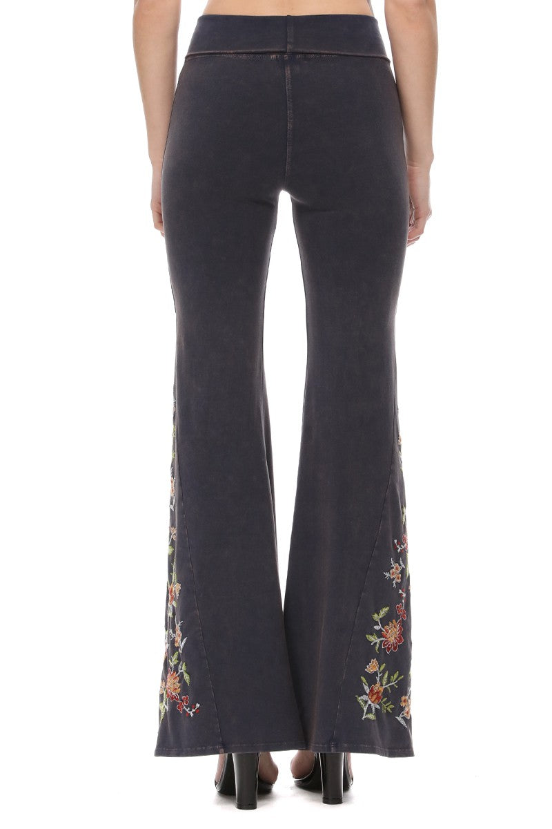 T-Party Mineral Washed Rust Flower Embroidery Yoga Pant CJ75316