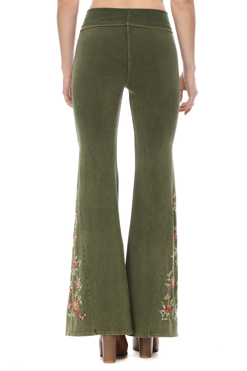 T-Party Mineral Washed Rust Flower Embroidery Yoga Pant CJ75316