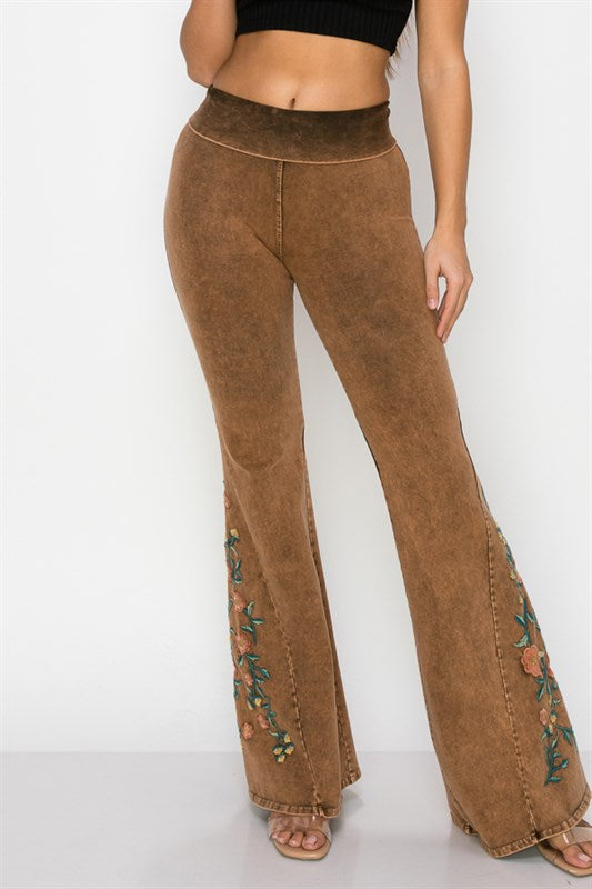 T-Party Floral Embroidery Mineral Washed Yoga Pant CJ75483 Camel