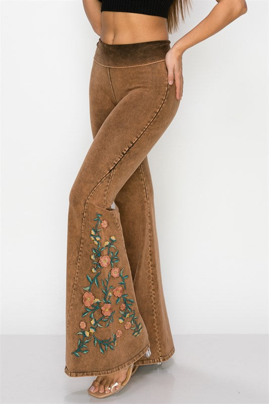 T-Party Floral Embroidery Mineral Washed Yoga Pant CJ75483 Camel