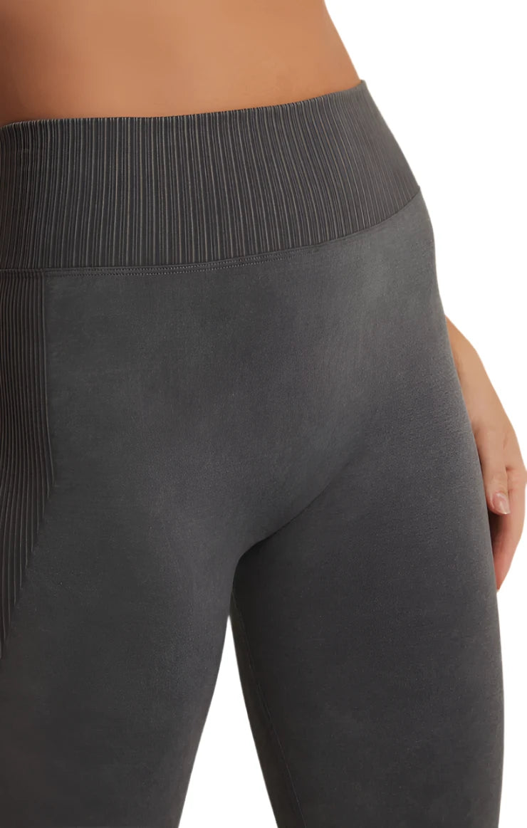 Z Supply WASH OUT SEAMLESS 7/8 LEGGING - Graphite - Rear View