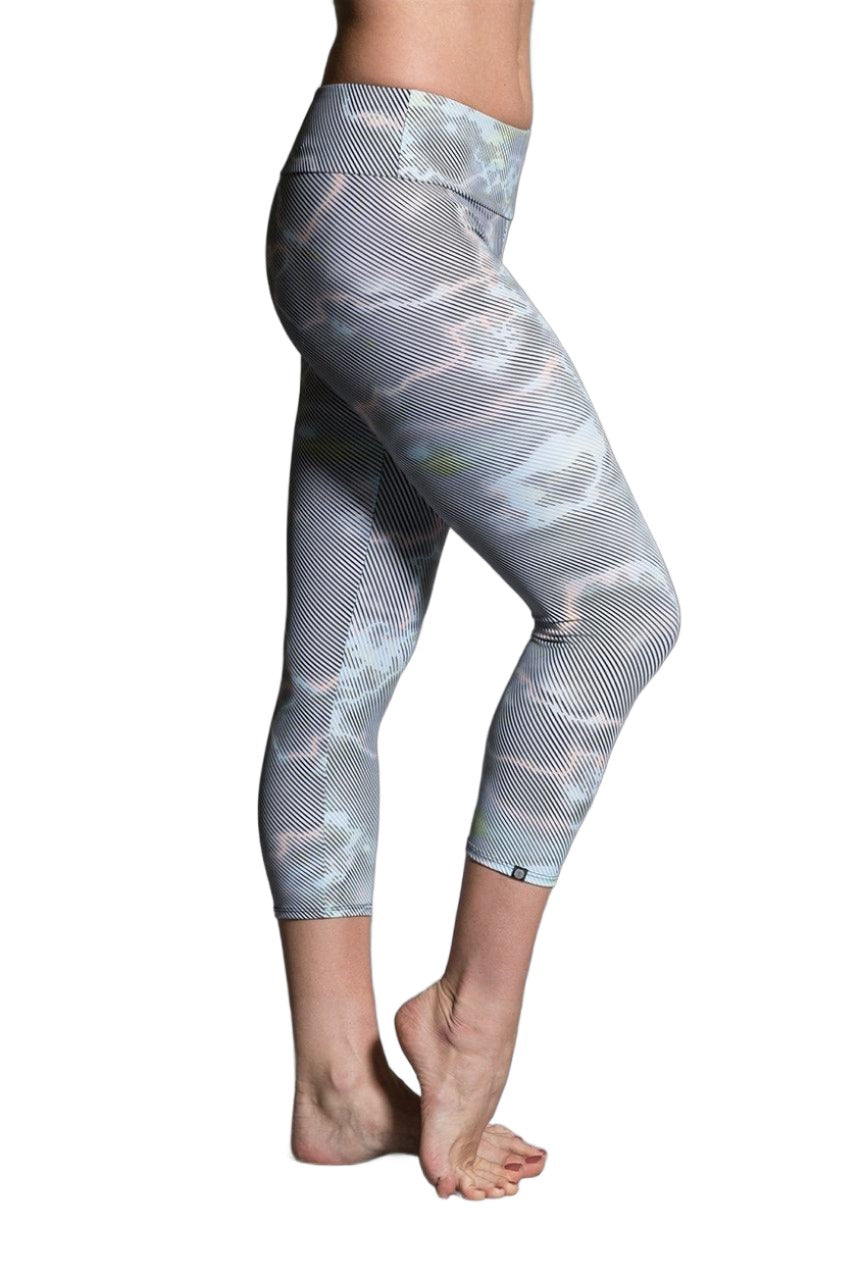Onzie Hot Yoga Capri 202 Techno - front view