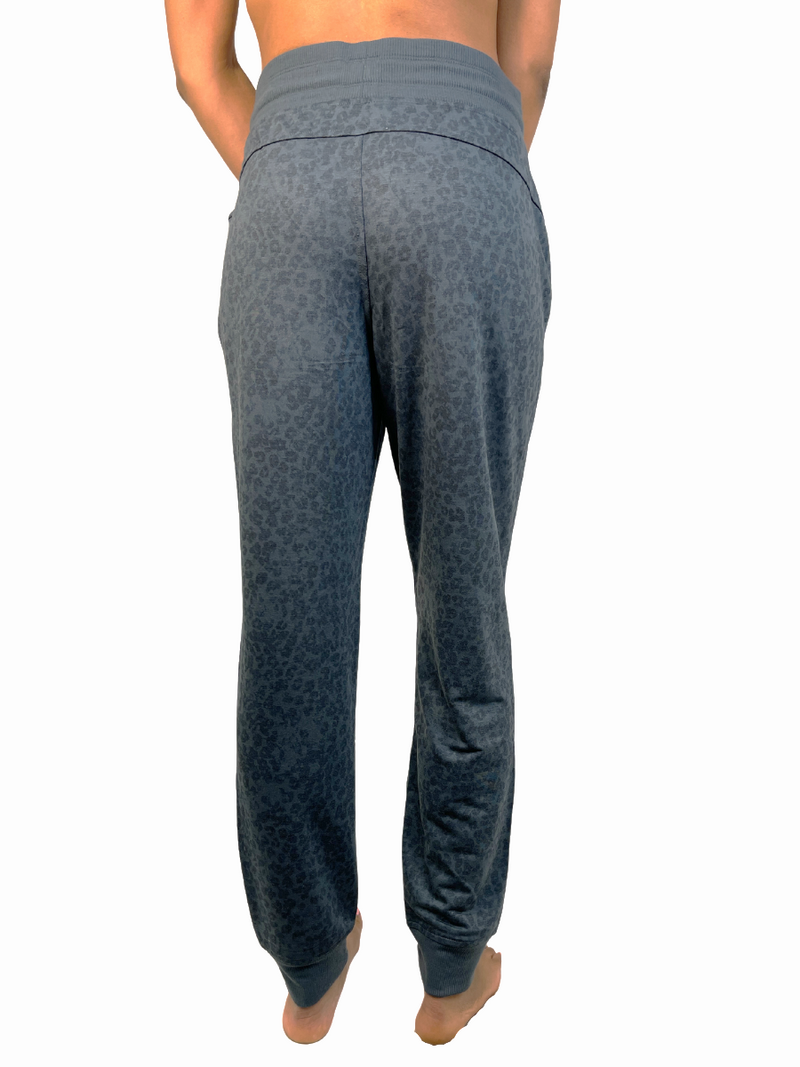 Apana Women's Athletic Pants Joggers Gray Camo Size M Pockets