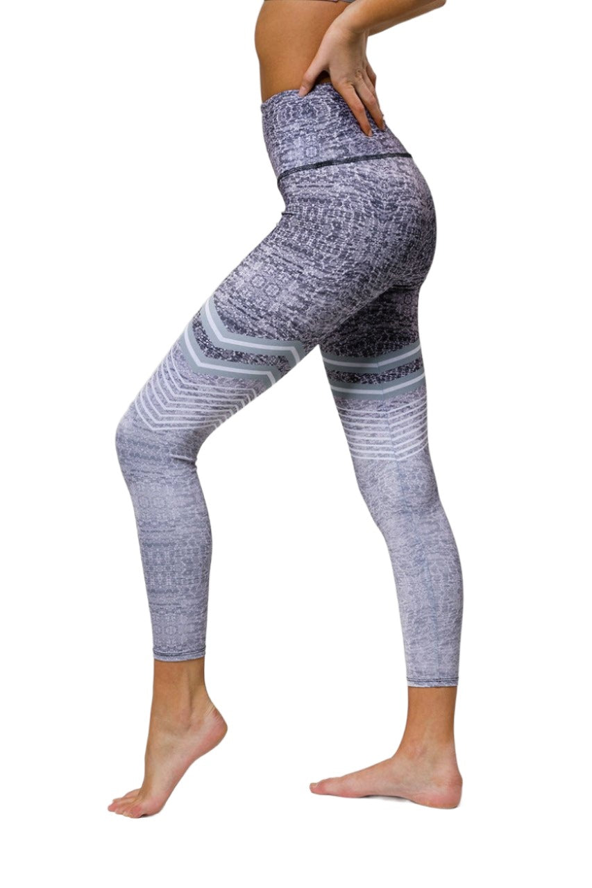 Onzie Flow Highrise Basic Midi 2029 - Graphite Chevron - side view