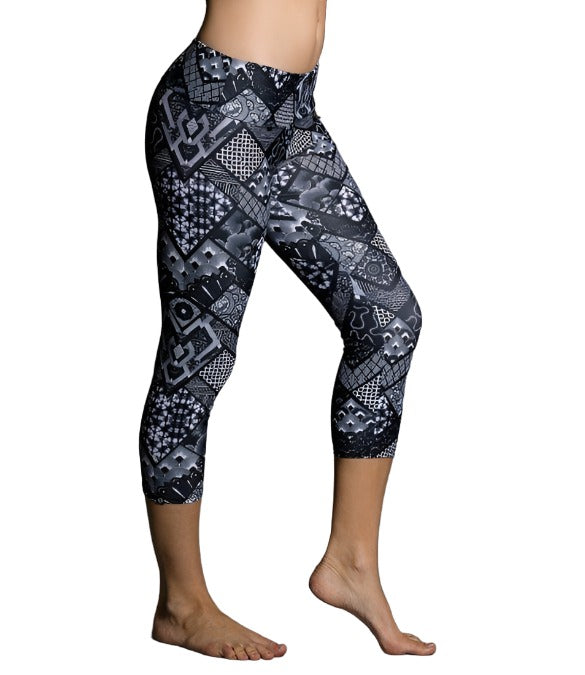 Final Sale! Onzie Hot Yoga Capri 202 Noir - side view