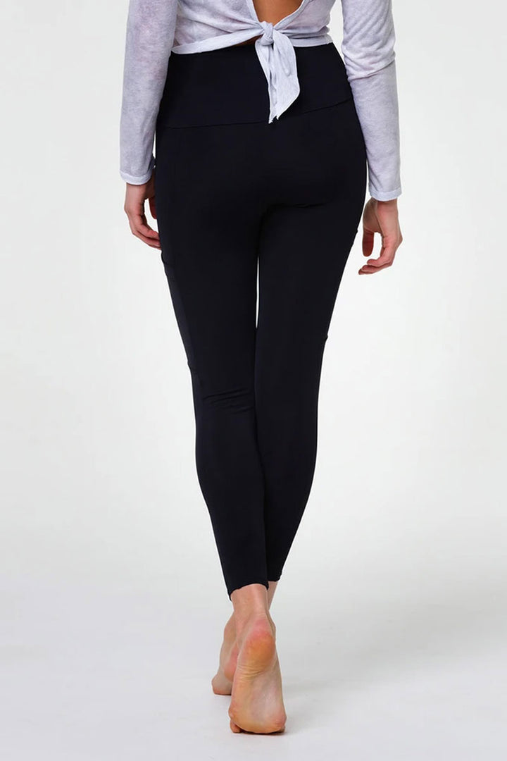 New Onzie Flow Pocket Legging 2261 - Black - rear view