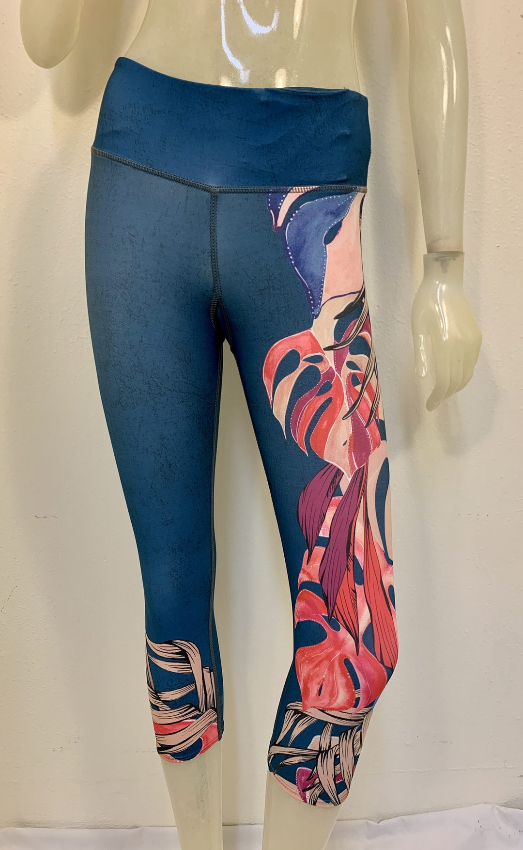 Onzie Hot Yoga Graphic Capri 241 - Boca -  front  view
