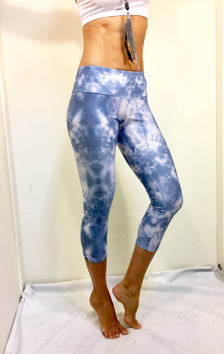 Onzie Hot Yoga Capri 202 Oceana - front view