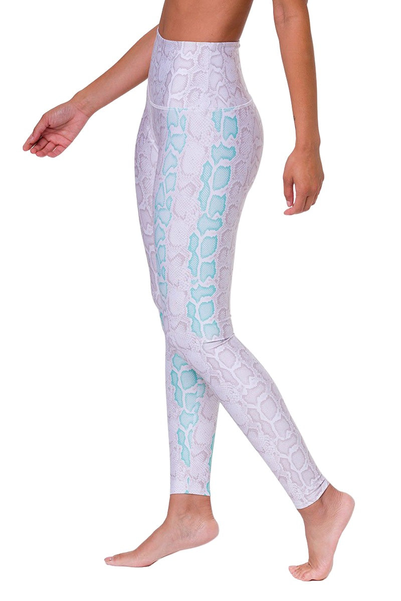 Onzie graphic free fly hot yoga legging pant M/L Butterfly Mountain Medium  Large