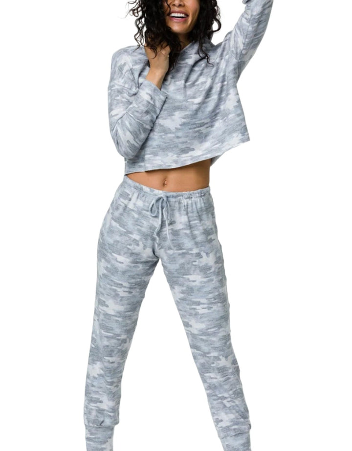 Onzie Flow Weekend Crop Hoodie 3710 - Cozy Camo - front  alt view