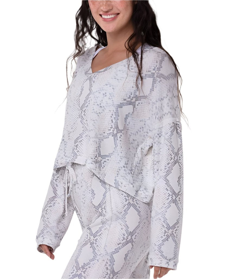 Onzie Flow Weekend V Neck Tee 3770 - Anaconda - front view