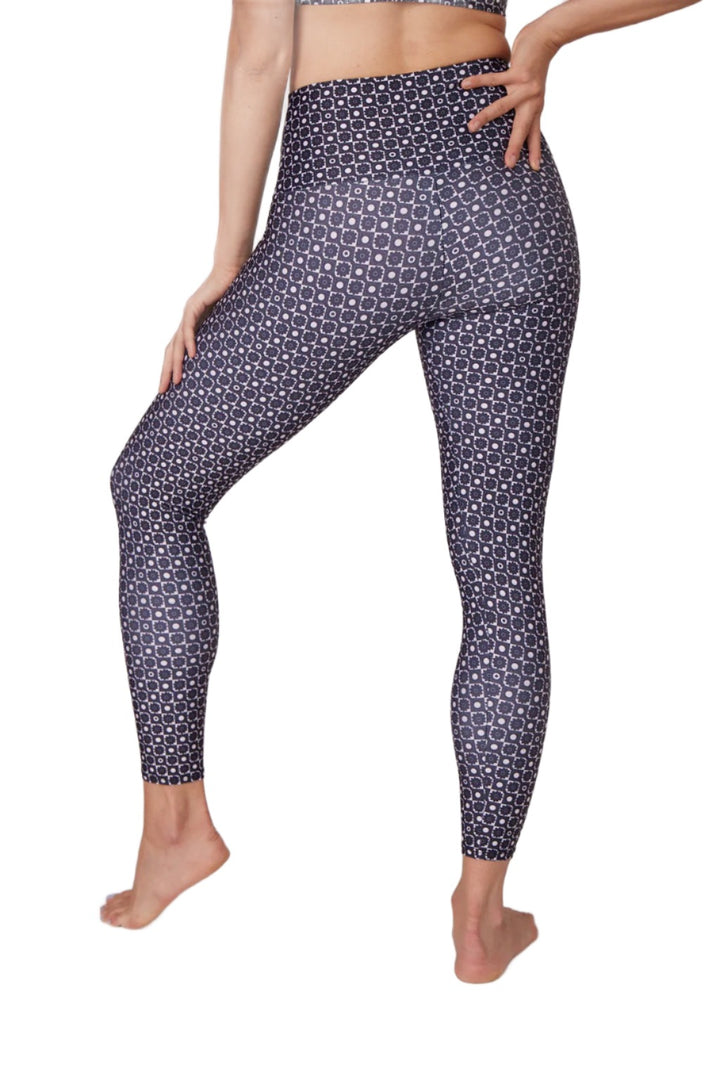 Onzie Flow Highrise Basic Midi 2029 and Plus - Farrah - Back View