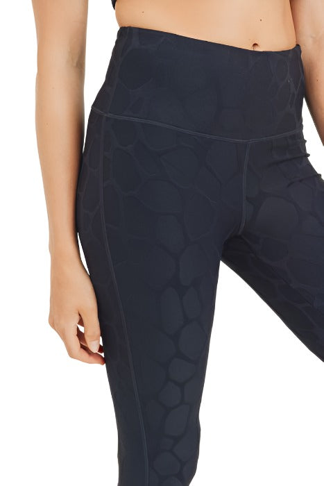 Mono B 3D Giraffe Jacquard Highwaist Leggings APH8038 - Black - close view