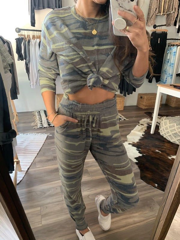 Fornia Camo Lounge Set -  front alt  view