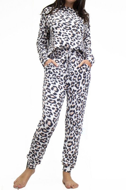 Fornia Leopard Lounge Set - front view