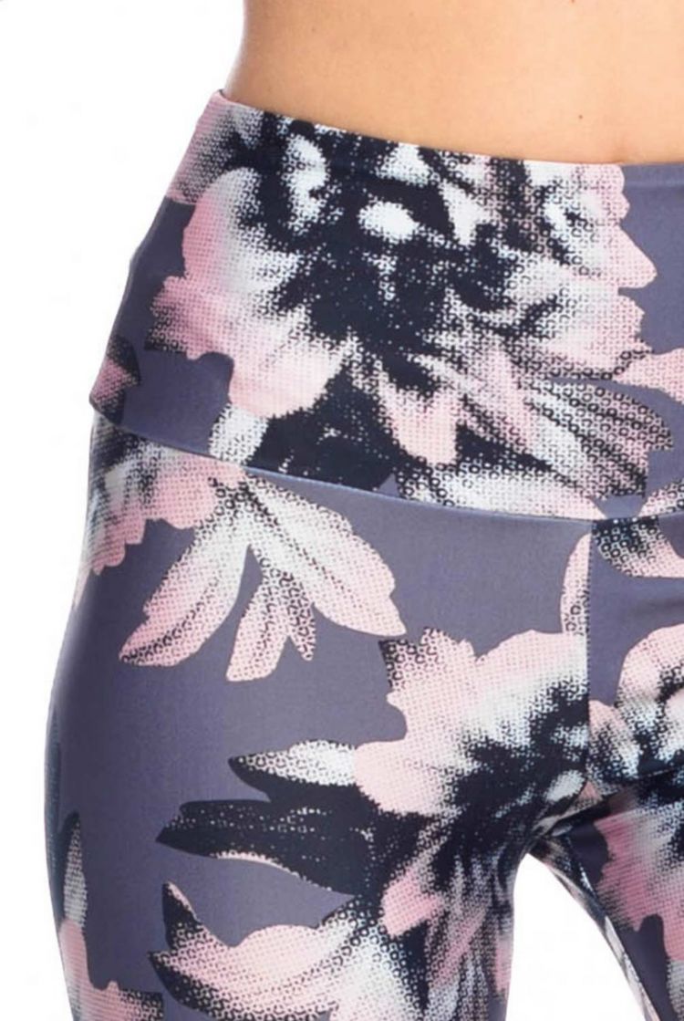 Final Sale Onzie Flow Highrise Basic Capri 2029 - peony - closeup