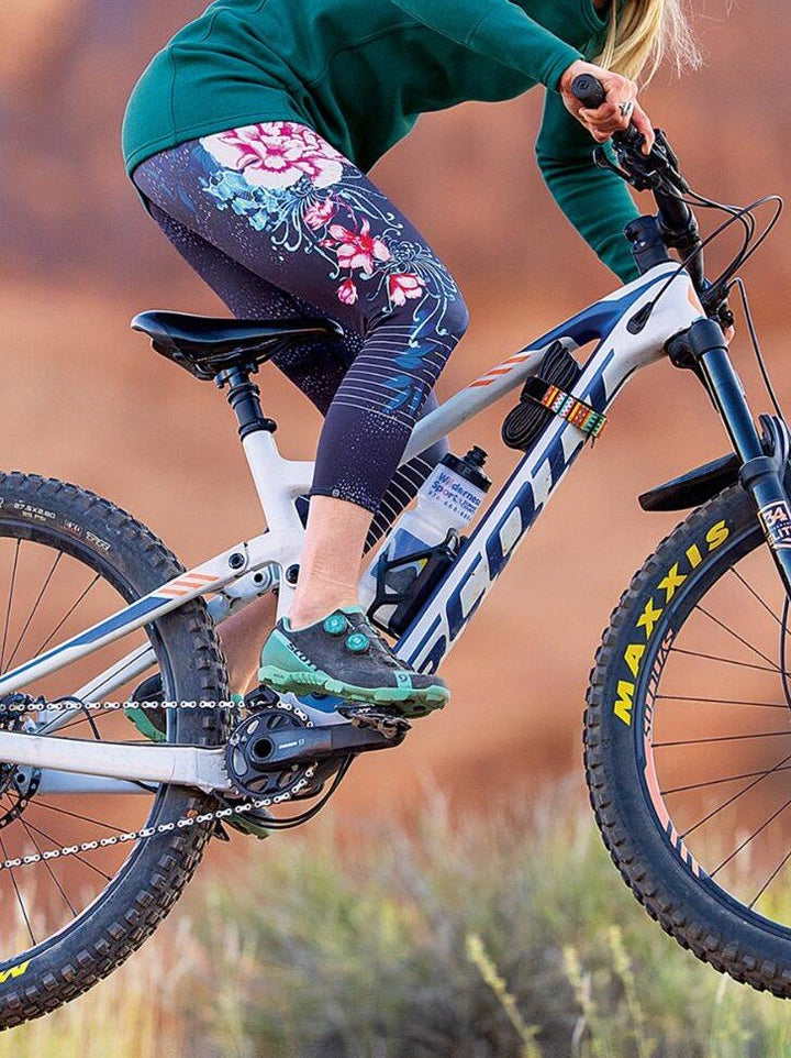 Onzie Hot Yoga Graphic Capri 241 - Sapporo -  side  view